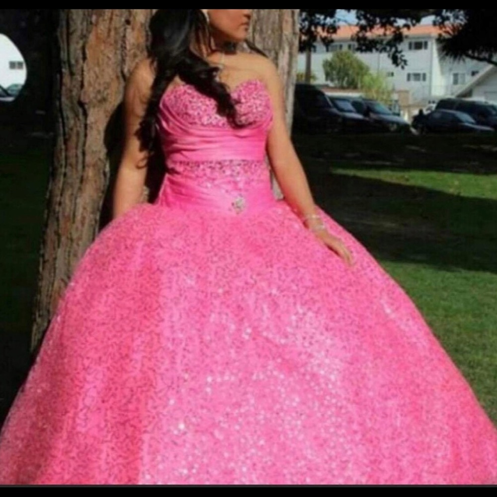 Elegant ball gown perfect for prom/quinceniera etc